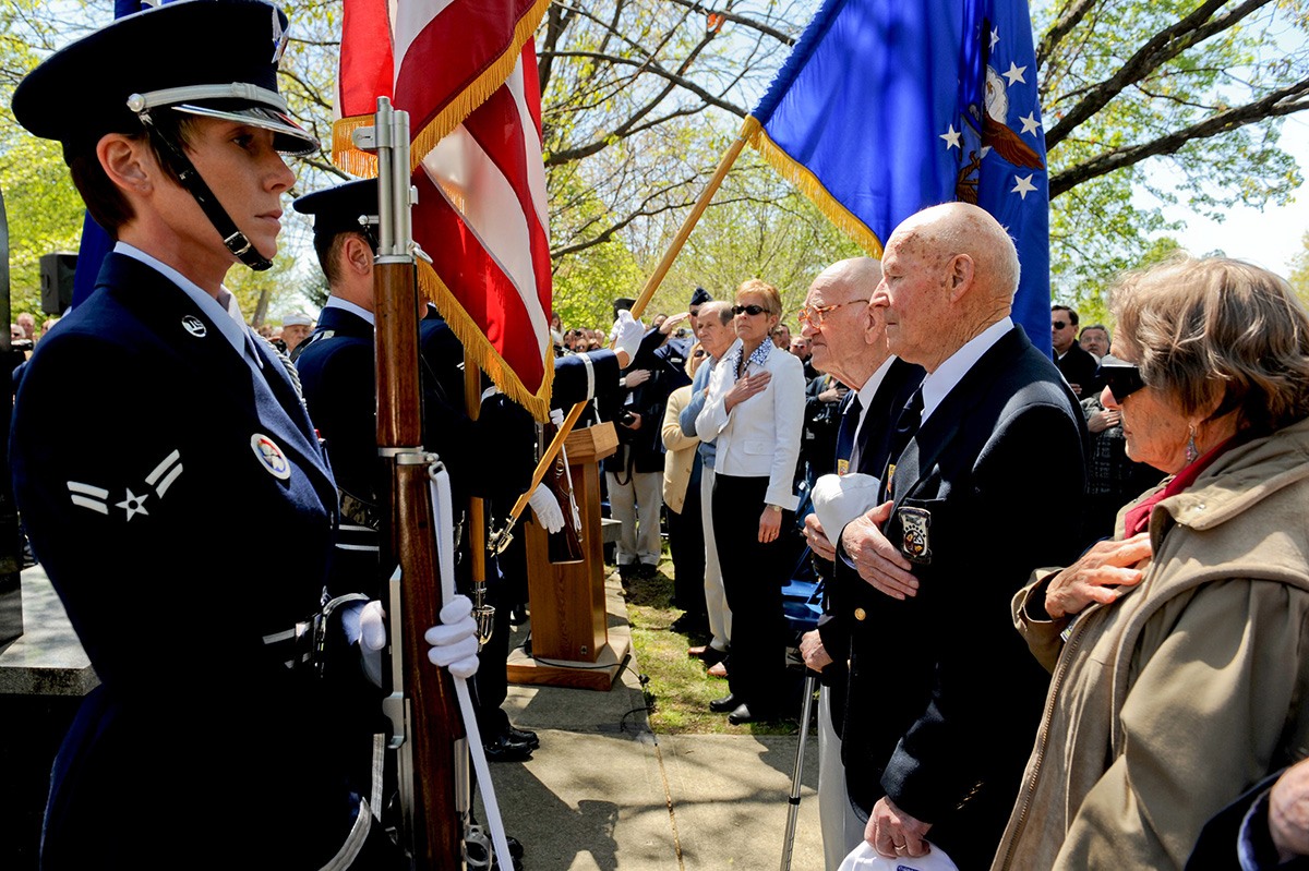Image of Veterans and Color Guard